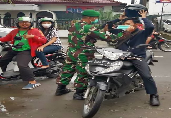 Satgas Covid-19 Kanminvetcad I/20 Gelar Operasi Pendisplinan Prokes Di Medan Barat