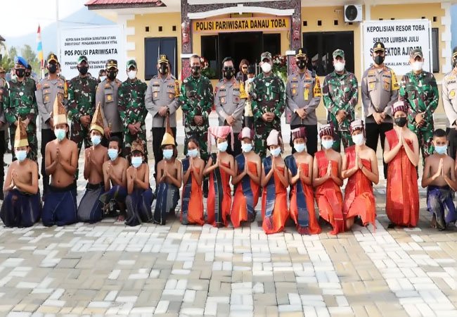 Kapoldasu Meresmikan Markas Polisi Pariwisata Kawasan Danau Toba