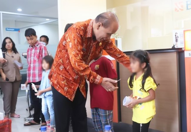 Pemkab Samosir Salurkan Bantuan Sosial Buat Anak YaPi