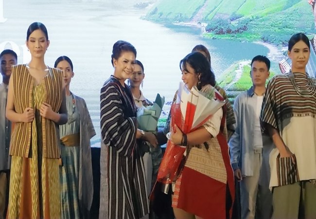 Ulos Silalahi Dairi Dipamerkan Gala Dinner F1H2O