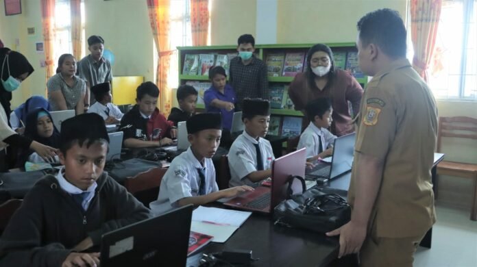 siswa-dairi Dinas Perpustakaan Kearsipan Dairi Berikan Kursus Komputer Gratis untuk SMP