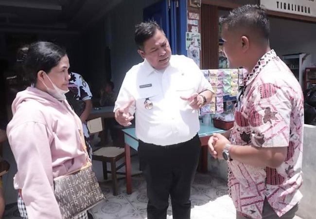 Kunjungan di Tigalingga, Bupati Dairi Dengar Keluhan Perbaikan Jalan Desa