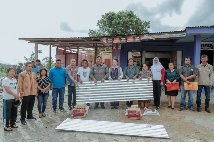 Bupati Dairi Serahkan Bantuan untuk Korban Puting Beliung di Kecamatan Berampu