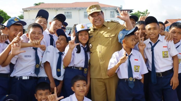 Eddy Berutu Ingatkan Siswa SMPN 2 Sidikalang Jauhi Narkoba