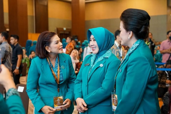 Ketua PKK Dairi Terima Penghargaan Sebagai Kader Inspiratif