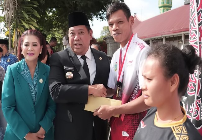 Bupati-beri Raih 16 Medali, Bupati Eddy Berutu Beri Uang Pembinaan untuk Atlet NPCI