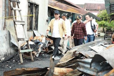 H Ihwan Ritonga Serahkan Bantuan Tali Asih kepada Warga Korban Kebakaran