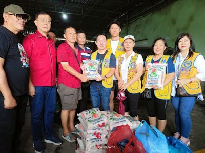 Hasyim SE bersama Vice Presiden Lions Club Medan Bagikan Sembako untuk Warga Korban Kebakaran