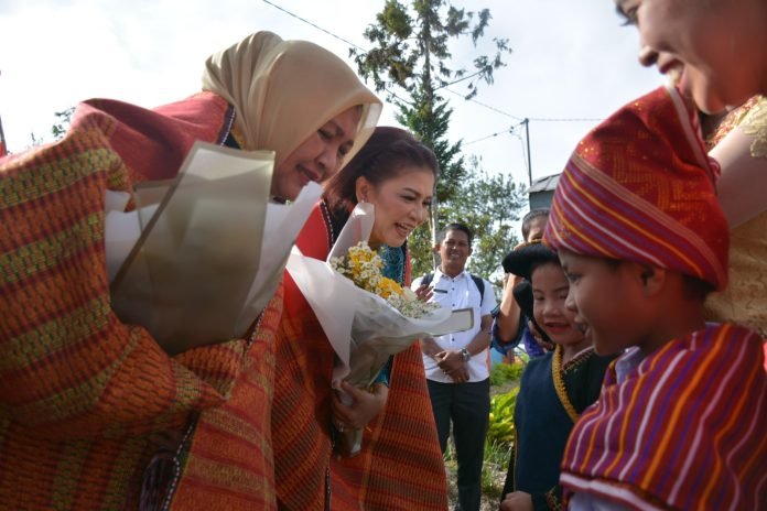 Pertama Kalinya, Kelulusan TK Pembina Sumbul Dihadiri Bunda PAUD Sumut