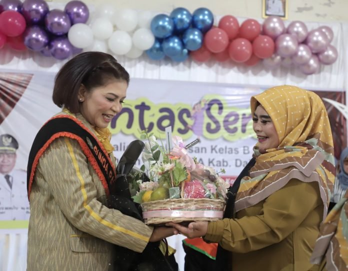 Pelepasan Siswa Raudhatul Athfal Dairi, Romy Mariani Apresiasi Para Guru