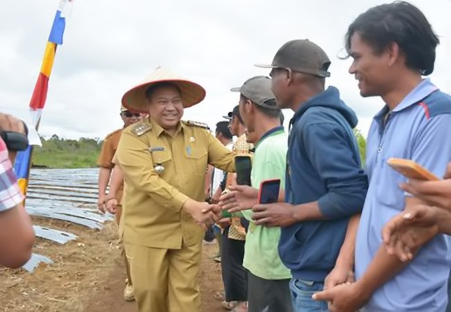 366068251_609631821315625_3322641980636749583_n Tanam Bersama Kelompok Suka Tani, Eddy Berutu Bagikan Alat Pertanian 5 Unit