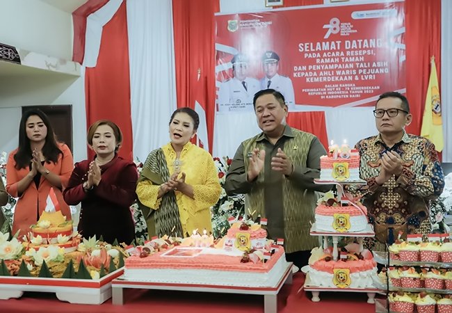 367422179_614147147530759_5981841045875183399_n Keseruan Jamuan Makan Malam Bupati Dairi dengan Paskibraka dan Anggota LVRI