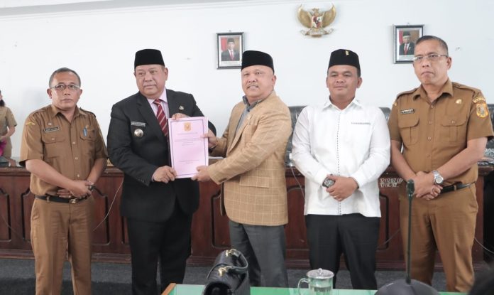Bupati Dairi Eddy Berutu Sampaikan Nota Pengantar Perubahan KUA dan PPAS 2023