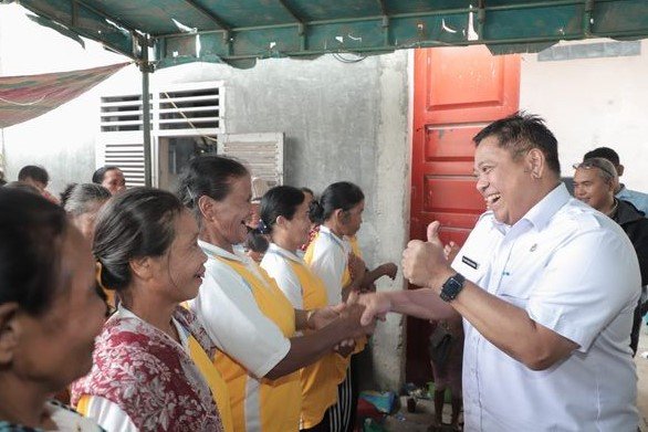 374495995_628415702770570_5580132589905744084_n Tekan Stunting, Bupati Dairi Bagikan Bantuan Ibu Hamil dan Balita