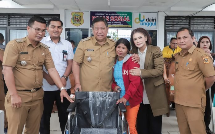 Serahkan Bantuan Disabilitas, Bupati Eddy Berutu Ingin Pastikan Hak Sama