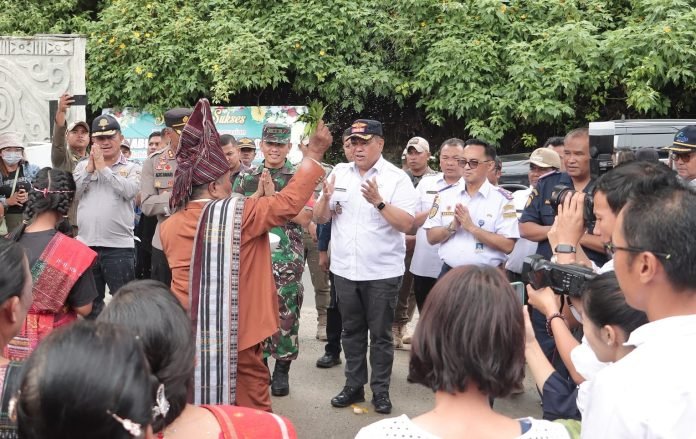 Ritual Hahomion Awali Peluncuran dan Pengoperasian Pelabuhan Paropo Batu Horbo dan KMP jurung-jurung