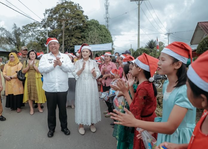 Hari Pertama Diakonia Natal Pemkab Dairi, Bupati Sambangi Warga Bintang Hulu