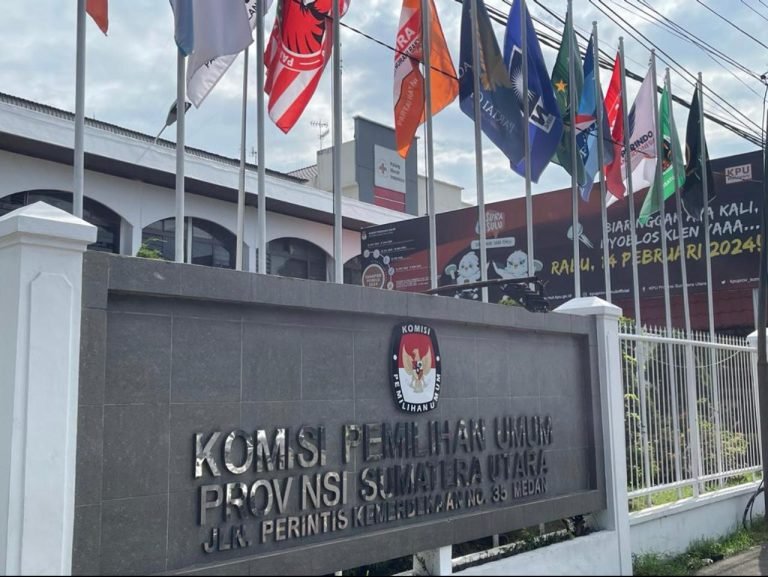 KPU Sumut : Berkas Administrasi Edi Rahmayadi-Hasan Basri Sagala dan Bobby Nasution-Surya dinyatakan Memenuhi Syarat