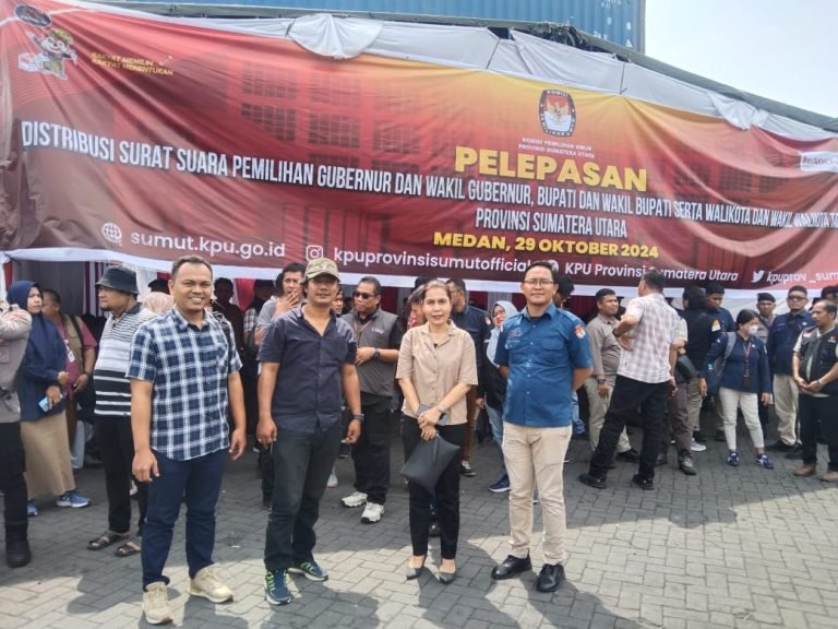 Ketua KPU Medan Menerima Logistik Surat Suara untuk Pilkada 2024