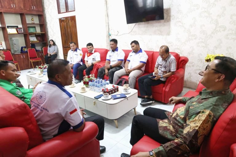 Agustinus Panjaitan Dukung Pembinaan Berkelanjutan Atlet Karate Peraih Emas PON XXI