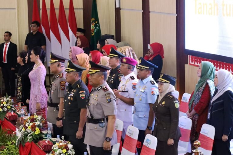 Pengangkatan Pimpinan DPRD Kota Medan dihadiri Danyonmarhanlan I