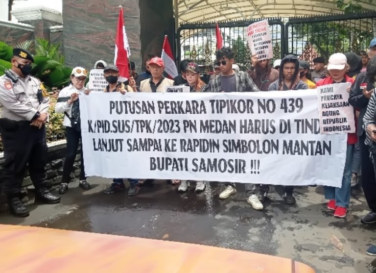 Gelar Aksi di Depan Kejagung, Minta Rapidin Simbolon Diproses Hukum