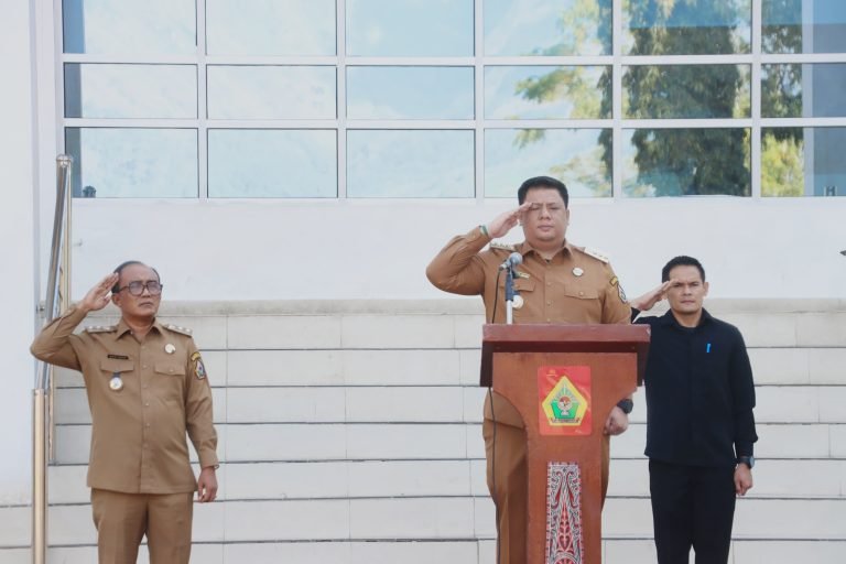 Bupati dan Wabup Samosir Pimpin Apel Perdana, Tekankan Kreativitas dan Sinergitas untuk Kesejahteraan Masyarakat