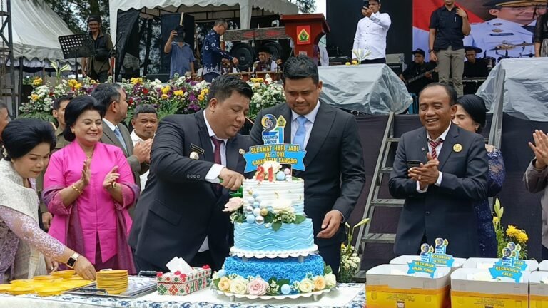 Bupati dan Wabup Samosir Sambut Gubsu Bobby Nasution di Perayaan HUT ke-21 Kabupaten Samosir