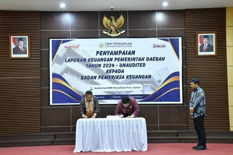 Bupati Samosir Sampaikan LKPD T.A 2024 ke BPK RI Perwakilan Sumut