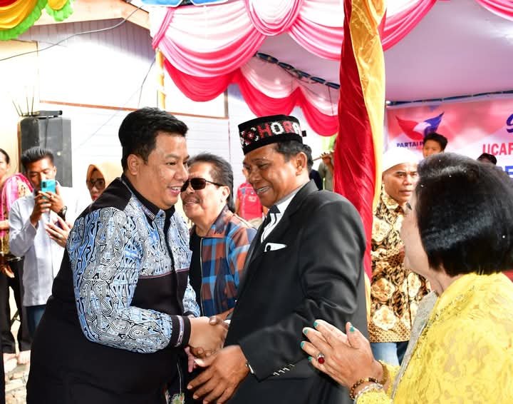 Bupati Samosir Hadiri Pelantikan dan Syukuran Anggota DPRD Samosir Eben Ezer Situmorang