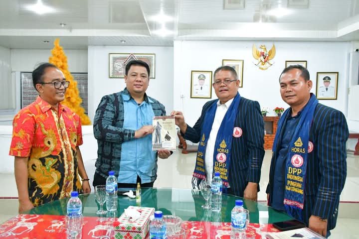 Bupati Samosir Apresiasi dan Dukung Rencana Peresmian Tugu Raja Sitanggang