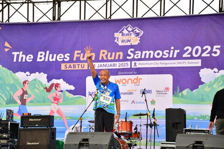 Bupati Samosir dan Martin Manurung Meriahkan The Blues Fun Run 2025 Bersama Ribuan Pelari