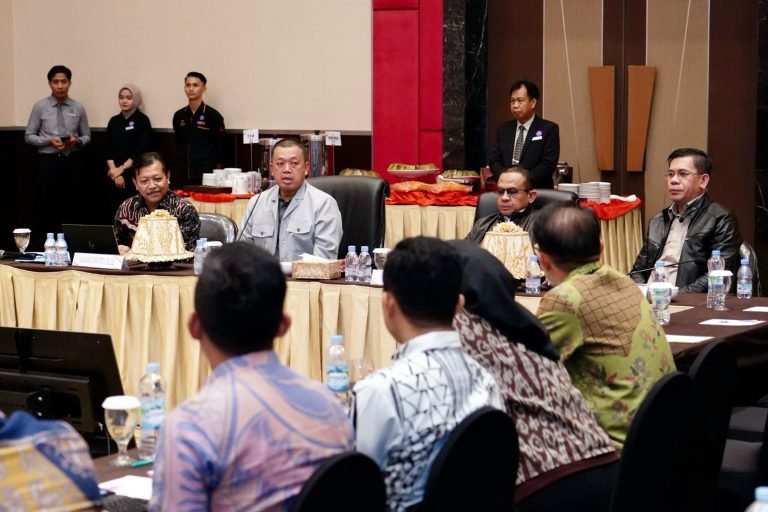 Menteri Nusron Dorong Sinergi BPN Sulsel dan Pemda, Permudah Warga Miskin Ekstrem Dapat Sertipikat Tanah