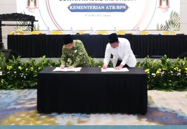 Teken MoU dengan DMI, Nusron Komitmen Tuntaskan Sertipikasi Tanah Wakaf 5 Tahun