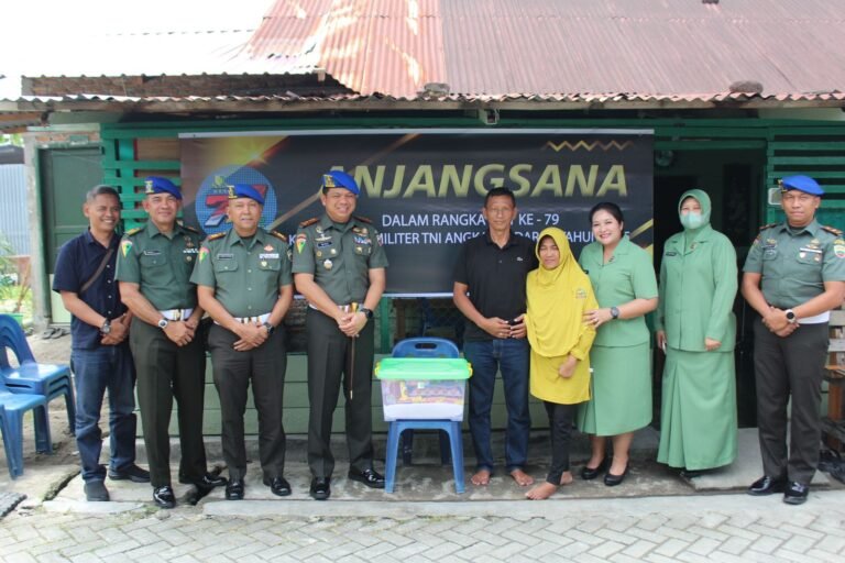 Anjangsana ke Rumah Sertu Muji Harianto, Pomad Medan Berbagi Kasih dalam Rangka HUT ke-79