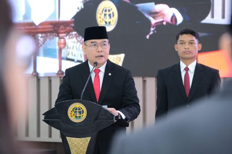 Lantik Pejabat Struktural dan Fungsional, Wamen Ossy Minta Jajaran Bekerja Adaptif terhadap Tantangan Zaman