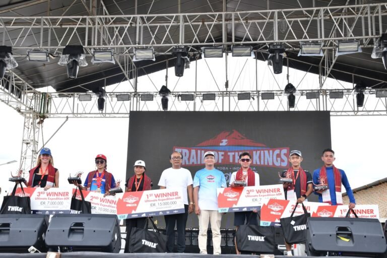 Trail of The Kings 2025 Sukses Digelar, Wabup Samosir Serahkan Hadiah kepada Para Juara