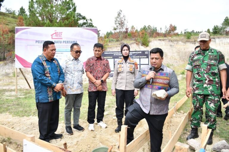 Bupati Samosir Letakkan Batu Pertama KDMP Hutanamora, Perkuat Ekonomi Desa dan Serap Tenaga Kerja